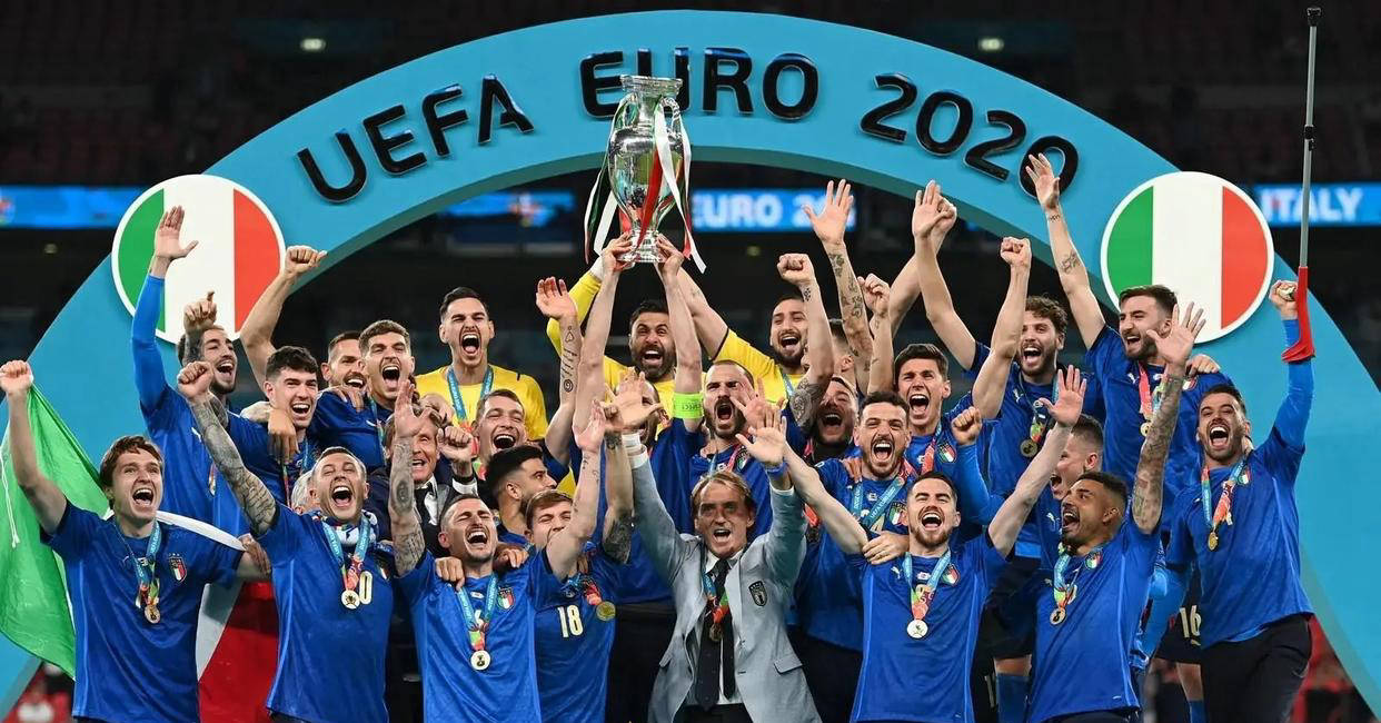 九游体验-意大利国家队迎世预赛关键赛，今夜扳平良机，球迷炸锅，临场指挥获称赞的简单介绍