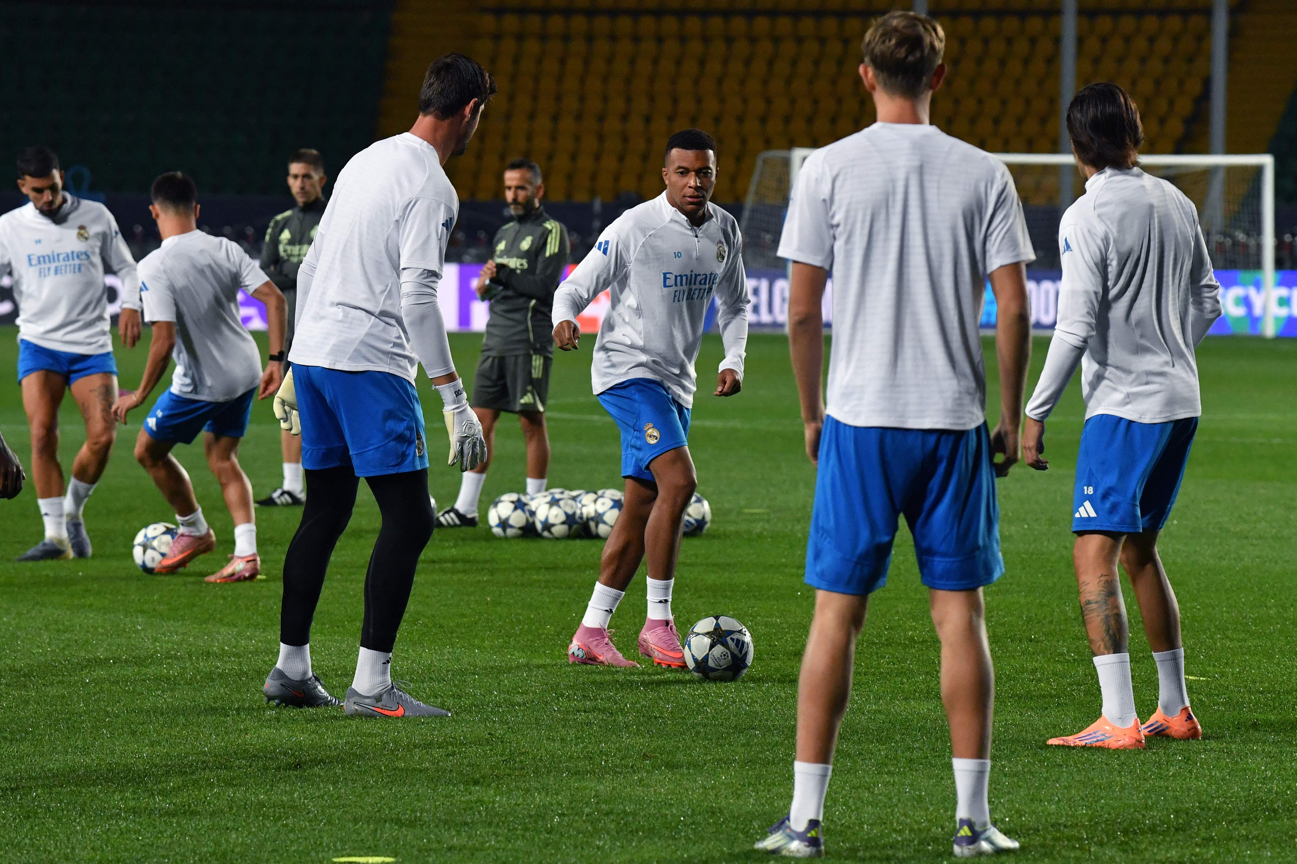 九游官网-包含关键时刻体能课后，广东宏远调整名单备战欧冠，管理层满意，年轻球员得到机会的词条